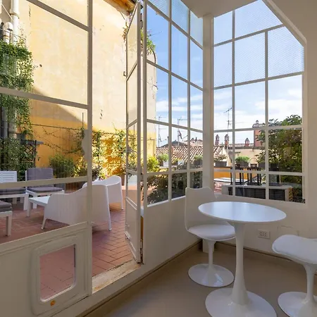 Con Terrazza Tra I Tetti Del Centro Daire