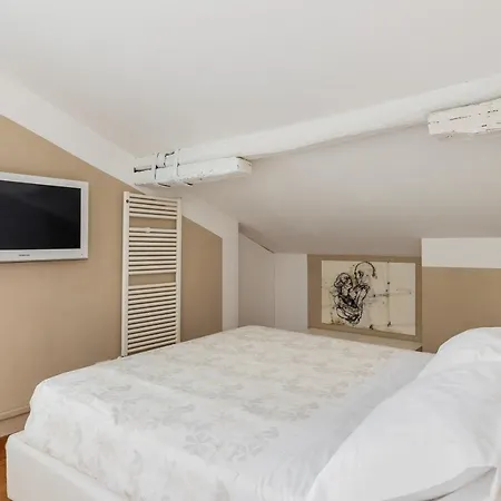 Con Terrazza Tra I Tetti Del Centro Bolonya