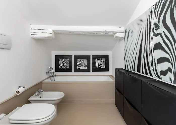 Con Terrazza Tra I Tetti Del Centro 아파트