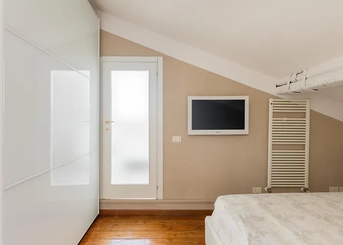 Con Terrazza Tra I Tetti Del Centro * 볼로냐