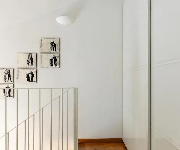 Con Terrazza Tra I Tetti Del Centro 아파트 *